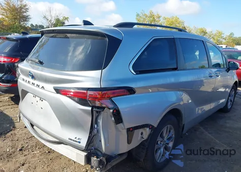 2021 Toyota Sienna Le z USA, uszkodzony, nr VIN 5TDKRKEC6MS068206
